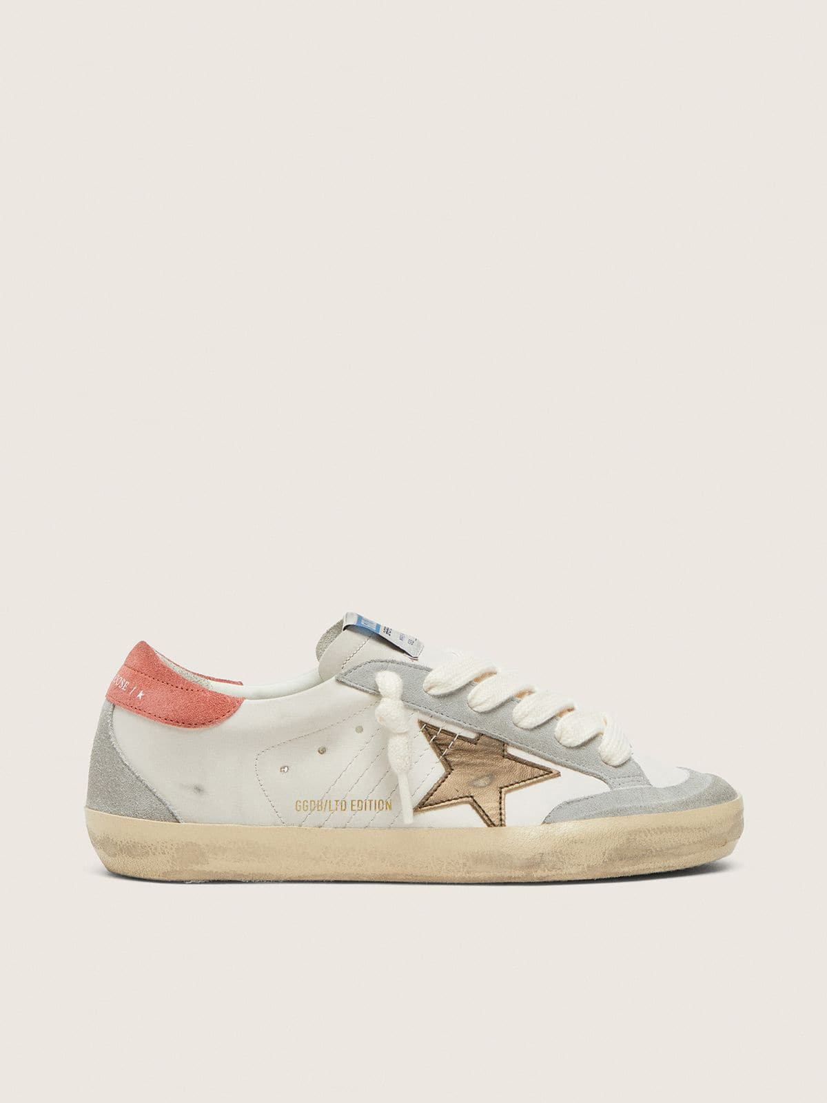 Golden Goose - Super-Star LTD de mujer de piel blanca con estrella laminada bronce in 