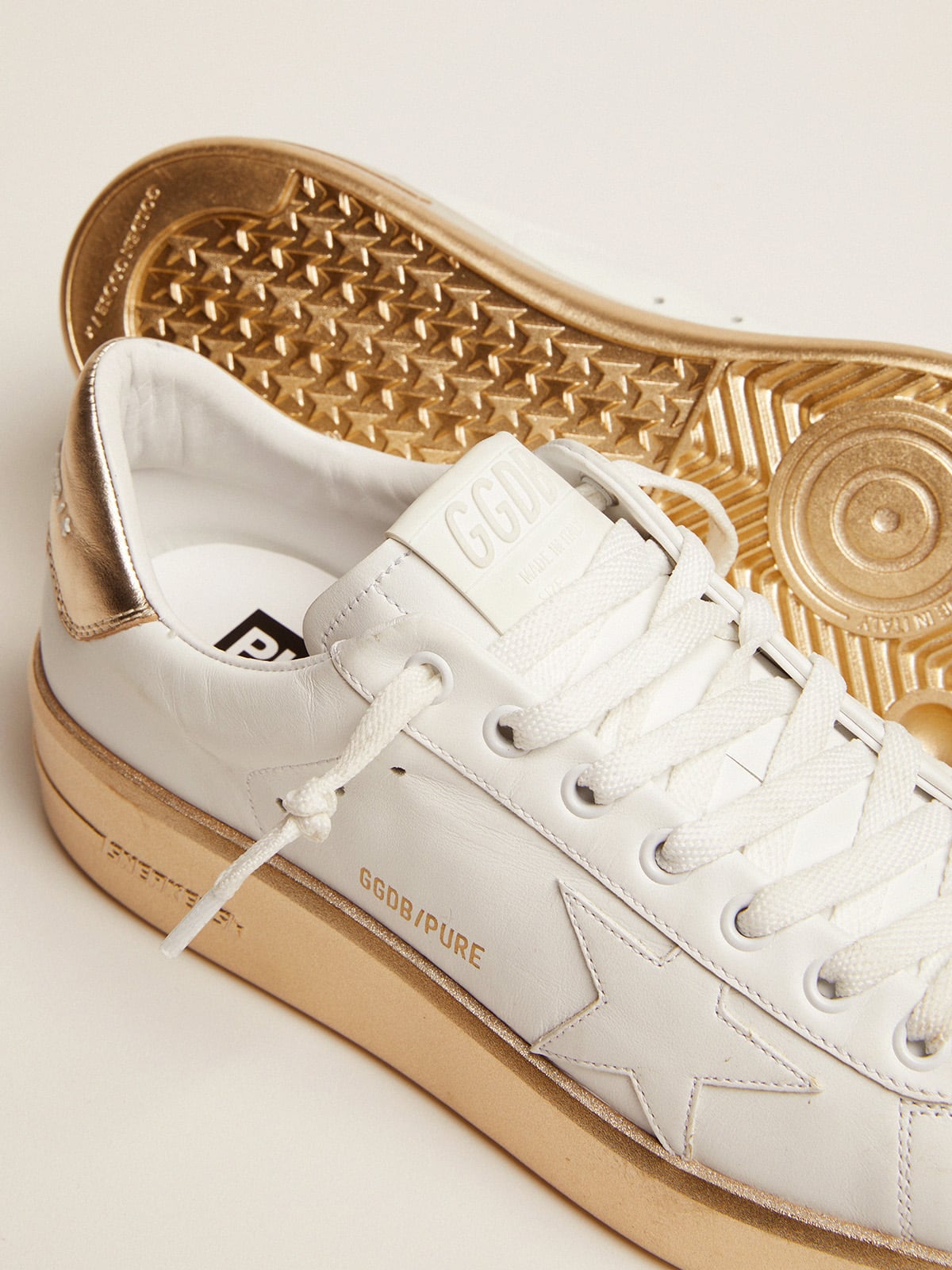 Golden Goose - Purestar sneakers in leather with foxing and gold laminated leather heel tab in 