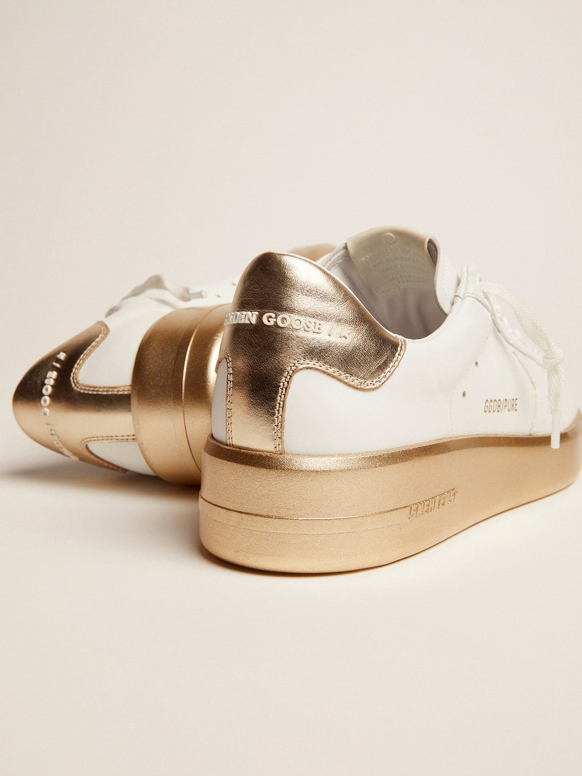 Golden Goose - Purestar sneakers in leather with foxing and gold laminated leather heel tab in 