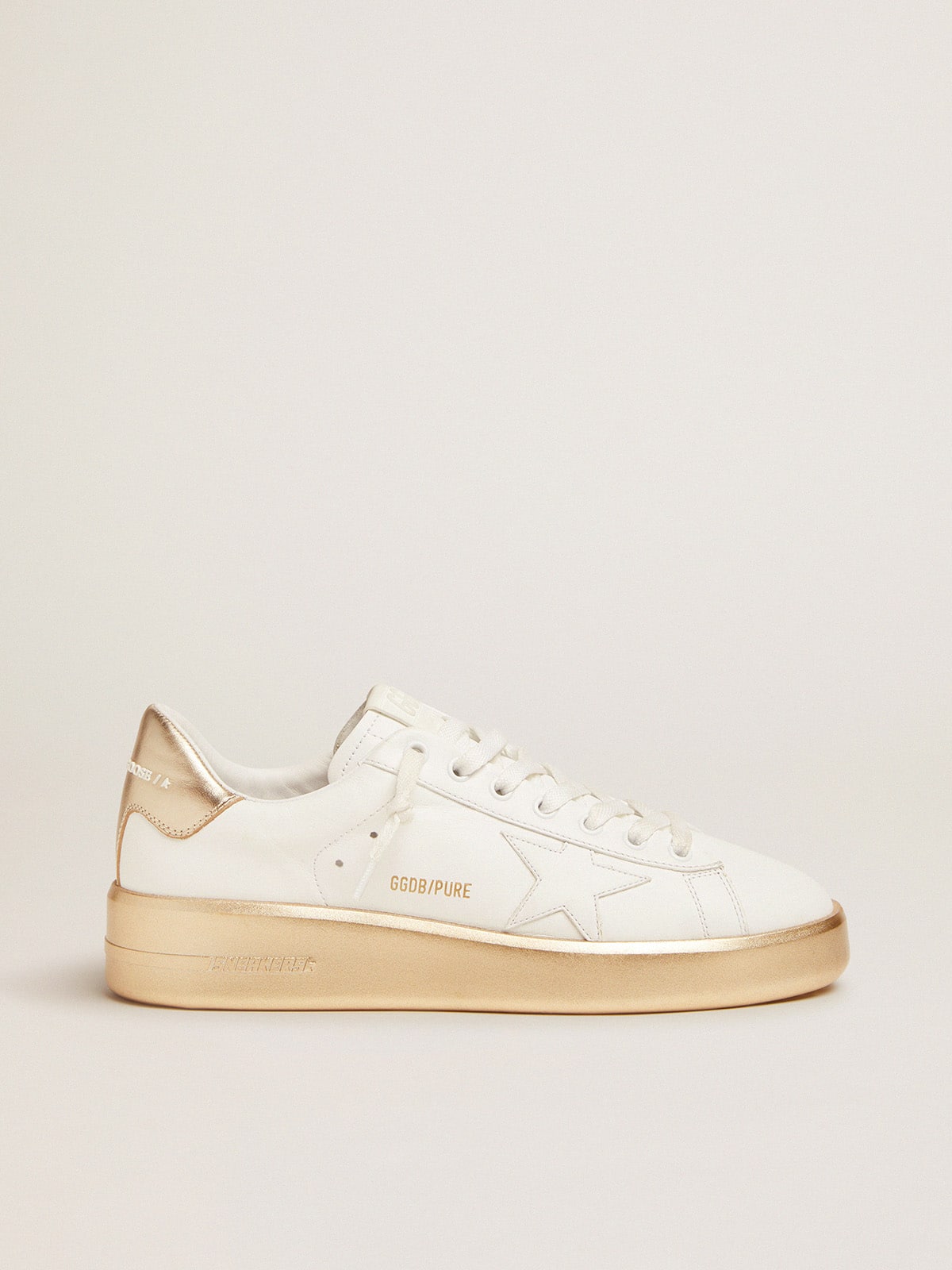 Golden Goose - Purestar sneakers in leather with foxing and gold laminated leather heel tab in 