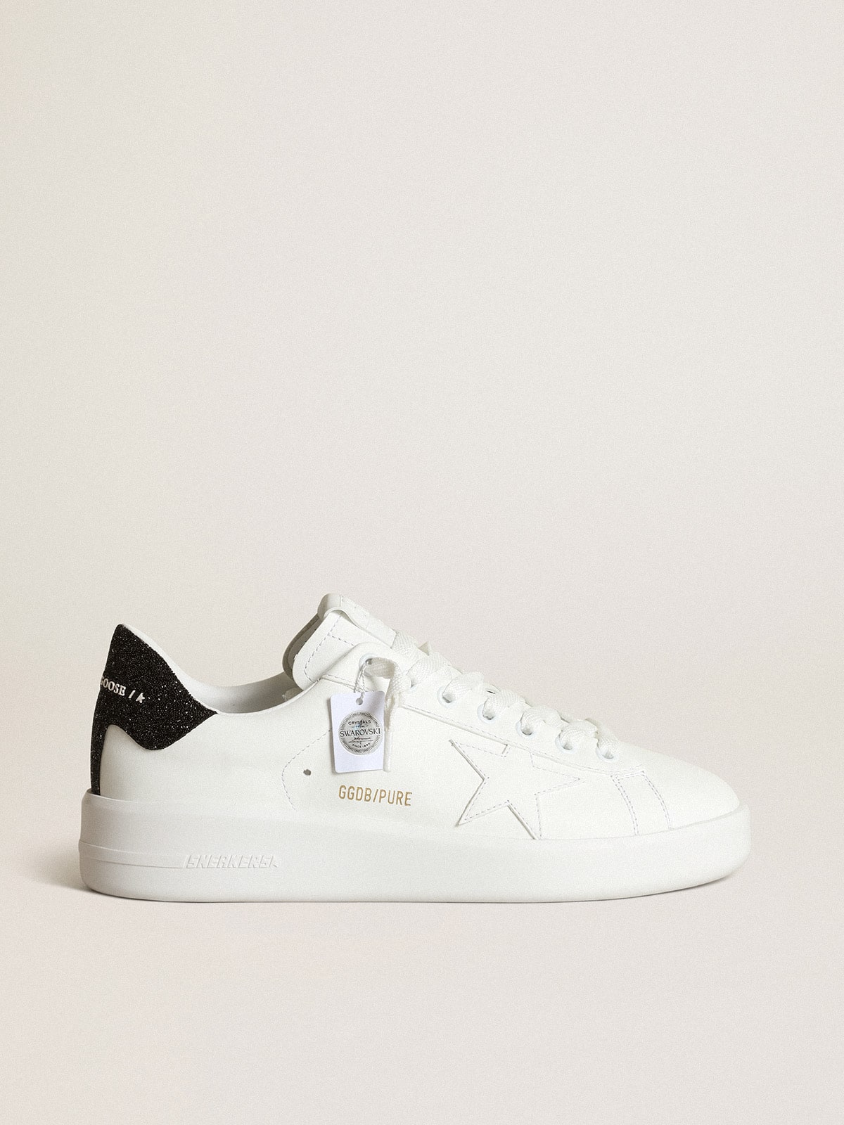 Golden Goose - Purestar de piel blanca con estrella tono sobre tono y refuerzo del talón con cristales Swarovski negros in 