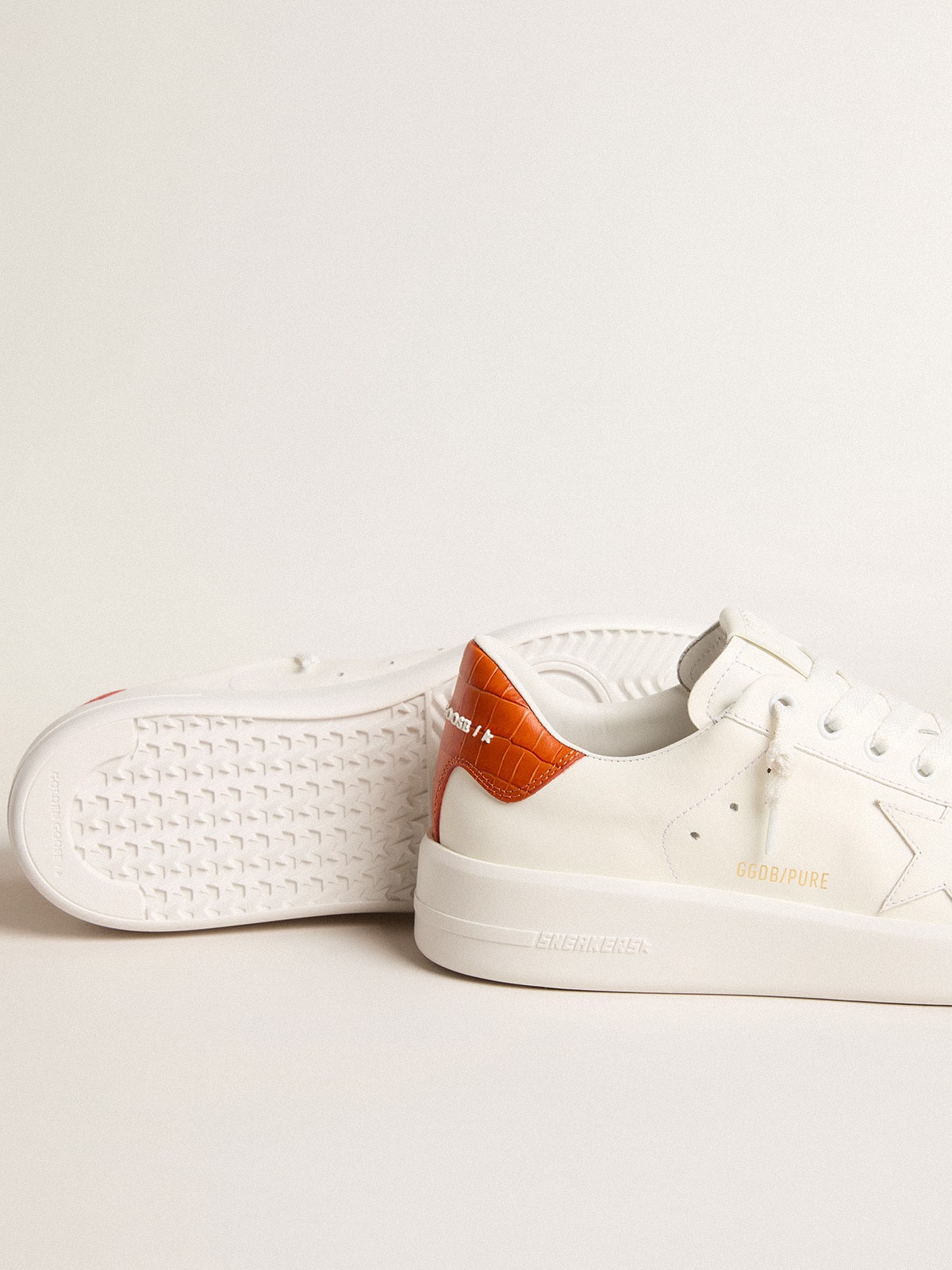 Golden Goose - Purestar Feminino com estrela de couro branco e talão laranja in 