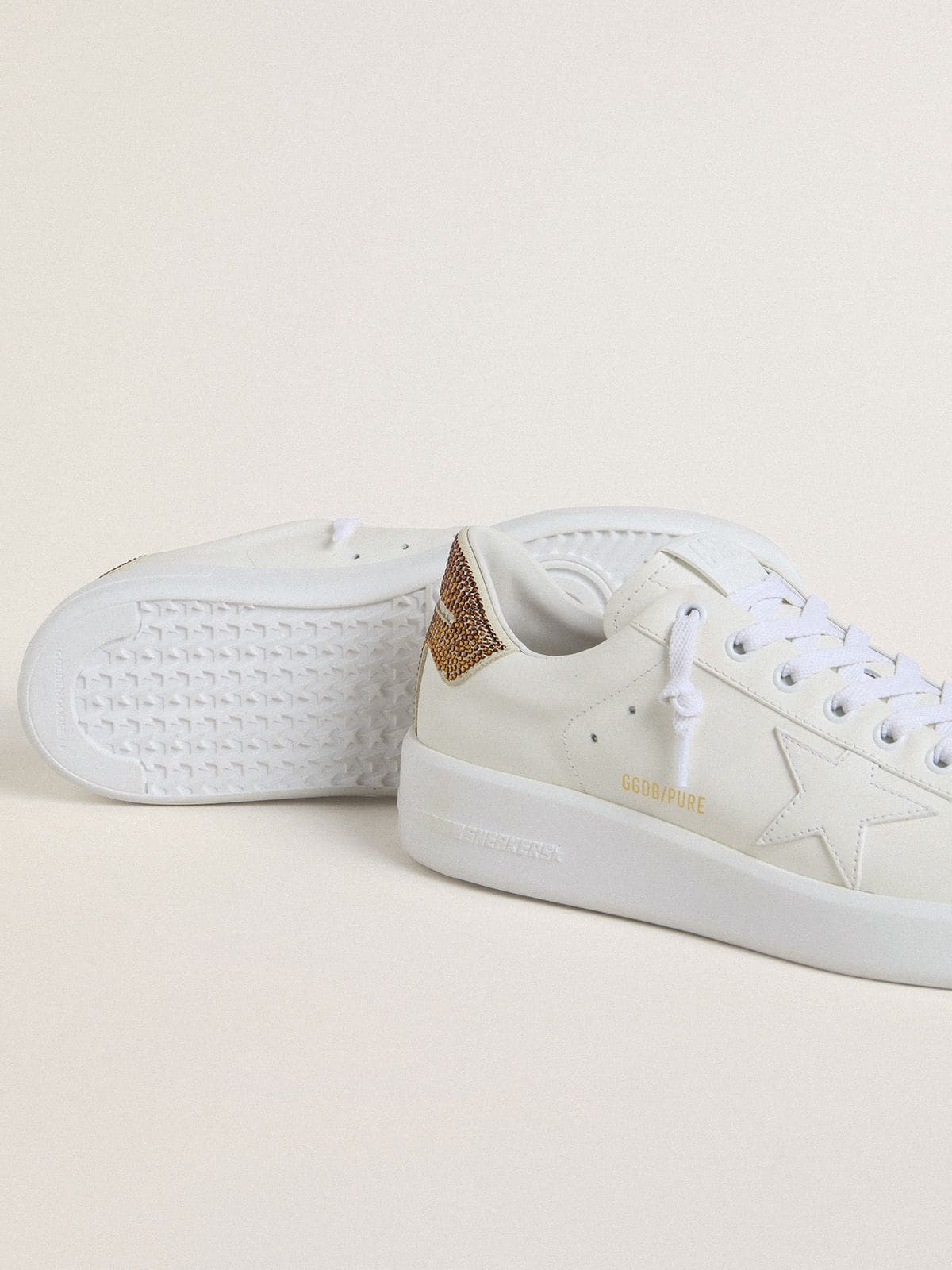 Golden Goose - 饰有白色皮革星星图案和棕色水晶鞋提的女款 Purestar 运动鞋 in 