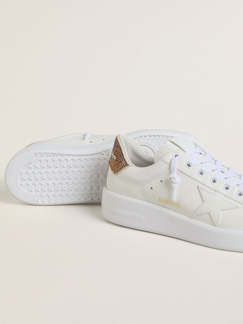 Golden Goose - Purestar f&uuml;r Damen mit wei&szlig;em Stern und braunen Kristallen an der Ferse in 