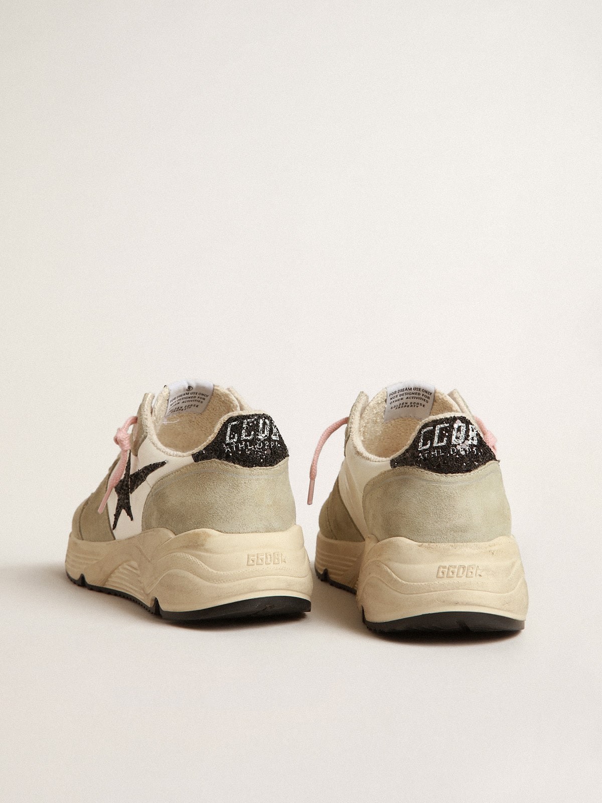 Golden Goose - Running Sole mit grauen Rauledereinsätzen und schwarzem Glitzerstern in 