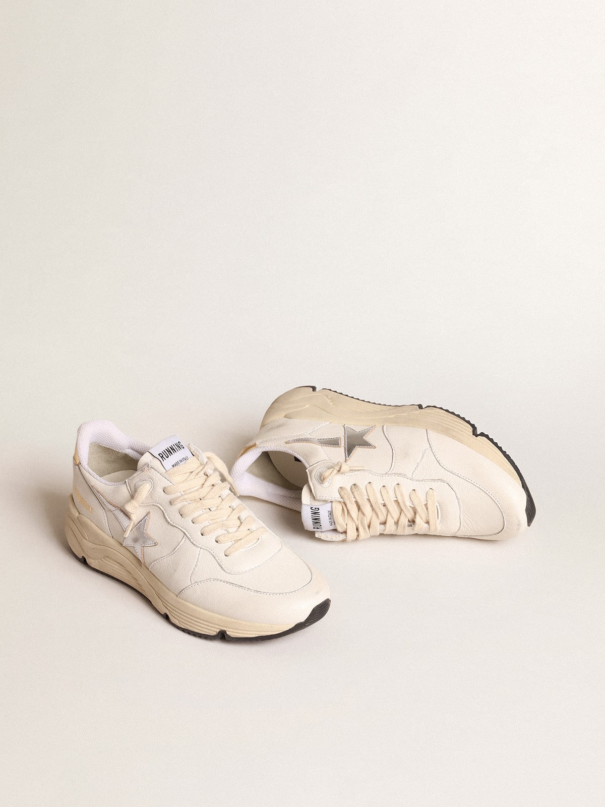 Golden Goose - Running Sole in nappa con stella argento e talloncino in pelle oro in 