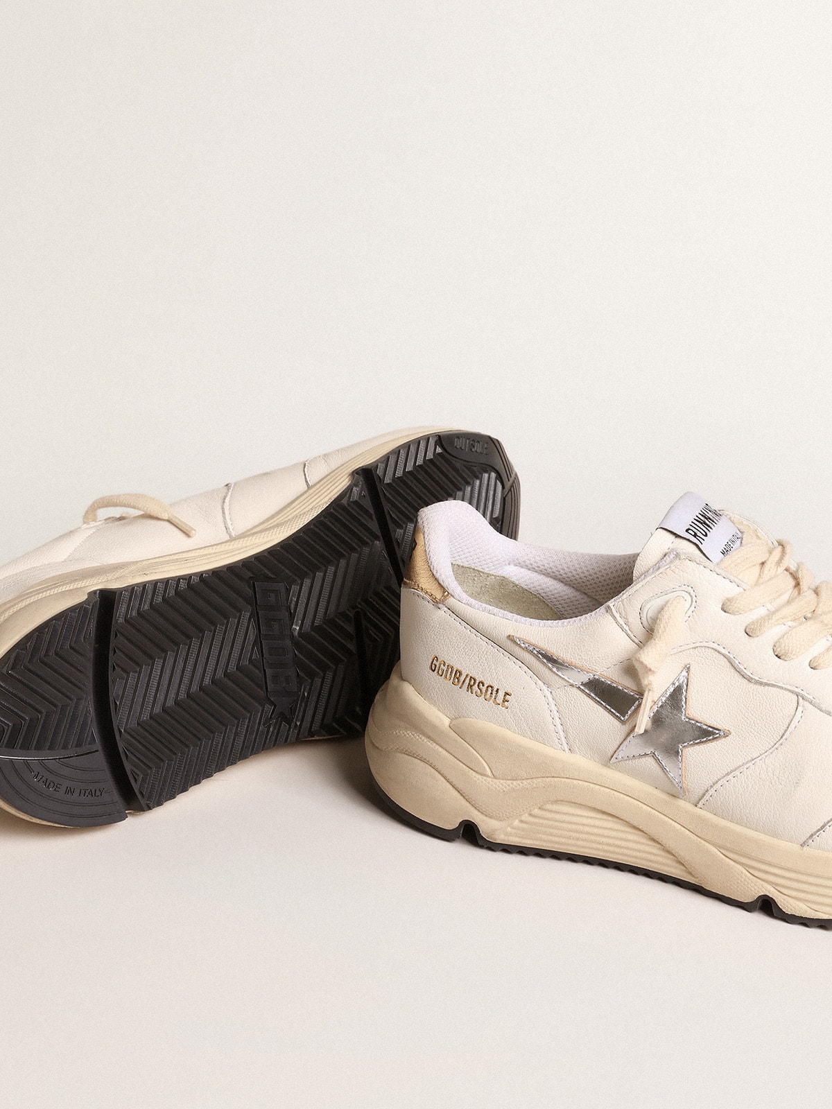 Golden Goose - Running Sole in nappa con stella argento e talloncino in pelle oro in 