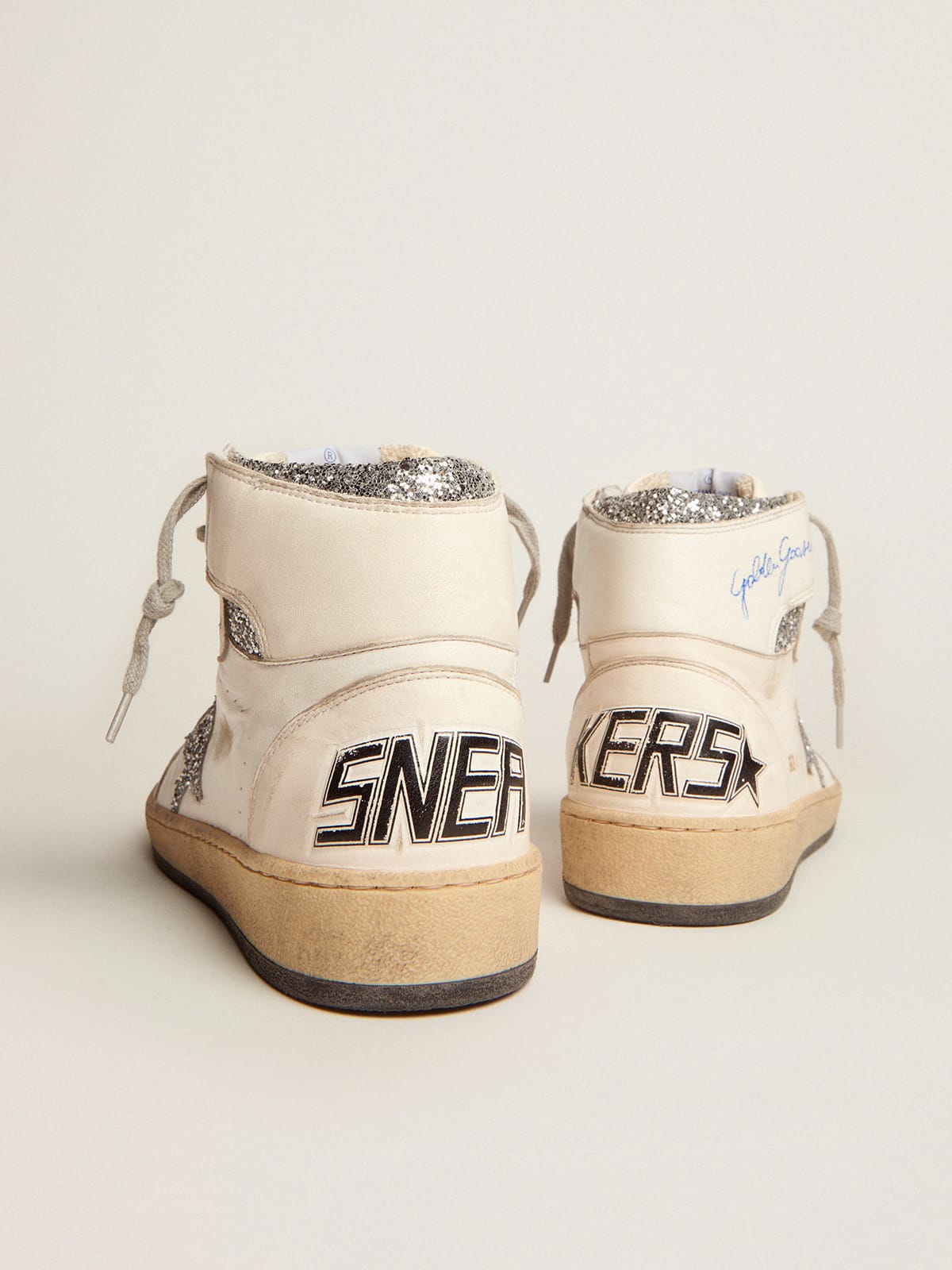 Golden Goose - Sky-Star femme avec signature sur la cheville et empiècements argentés in 