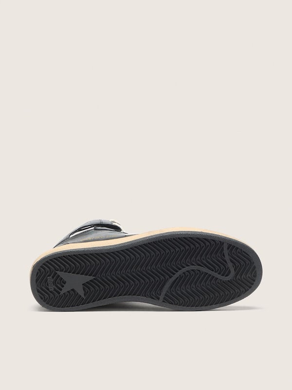 Golden Goose - Sky-Star Donna in nappa nera con stella bianca in 