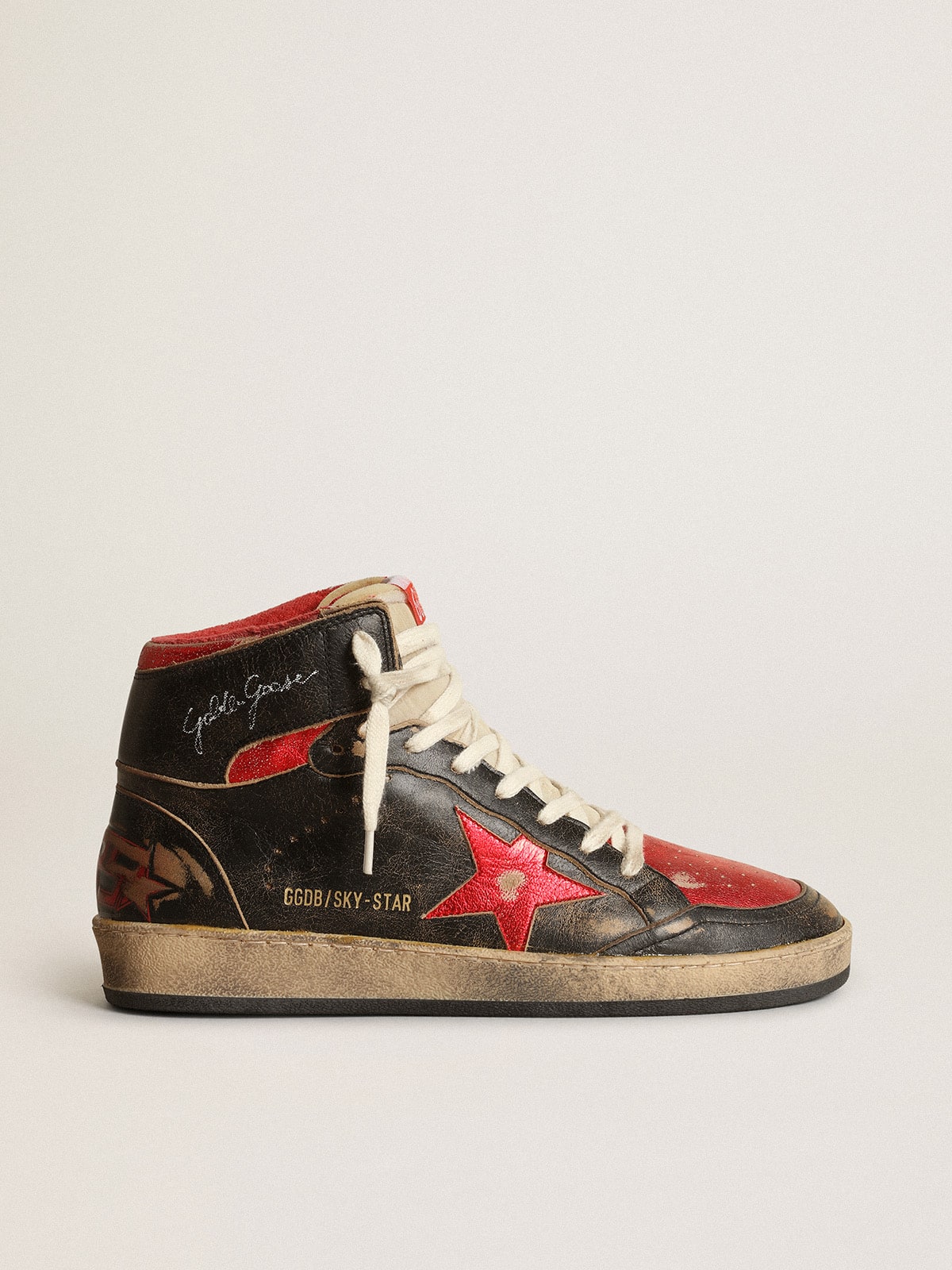 Golden Goose - Sky-Star Donna in pelle lucida nera con stella rossa in 