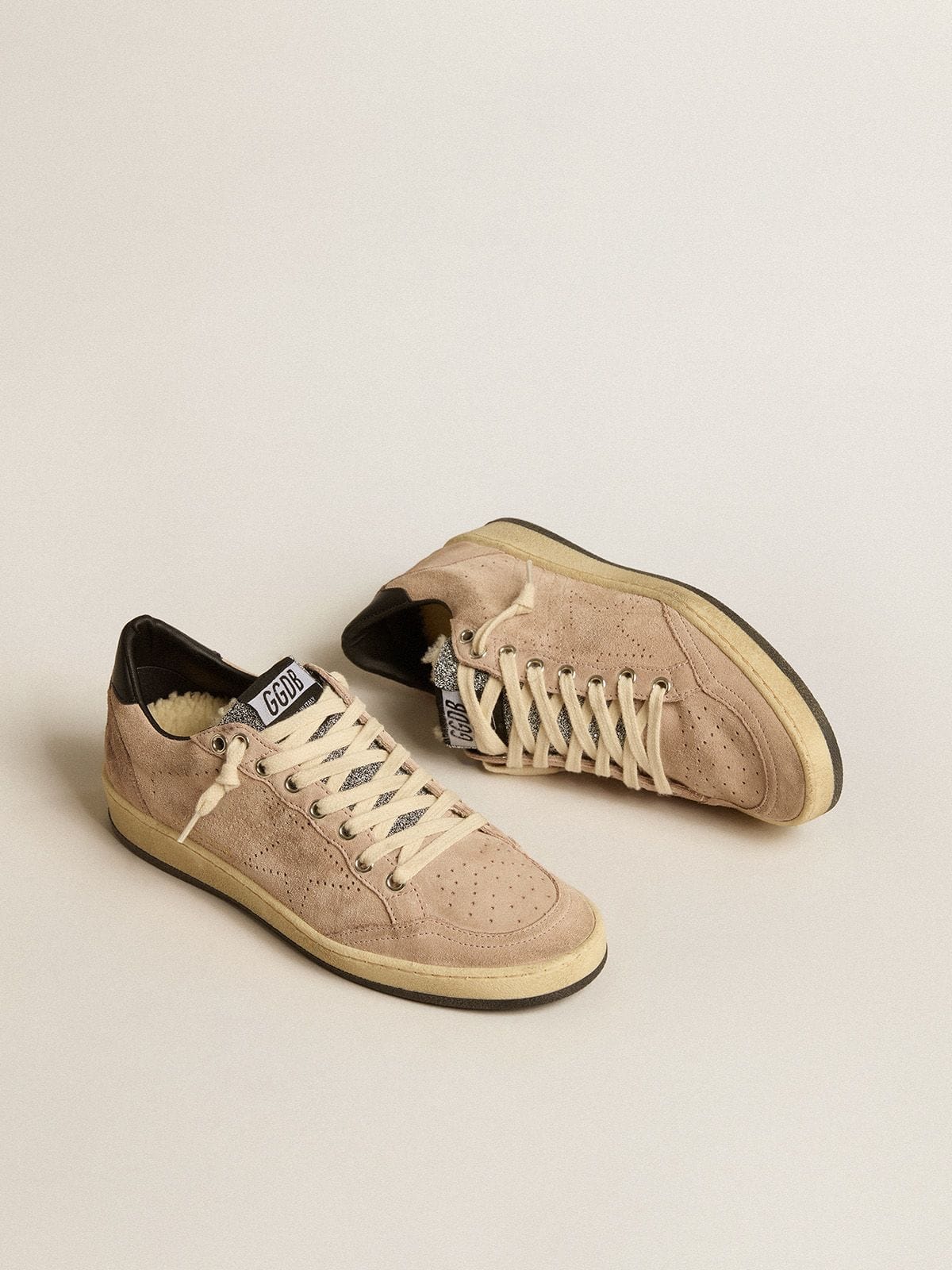 Golden Goose - 限定版 Ball Star レディース スエード（パウダーピンク） タン（スワロフスキークリスタル）＆ライニング（シアリング） in 