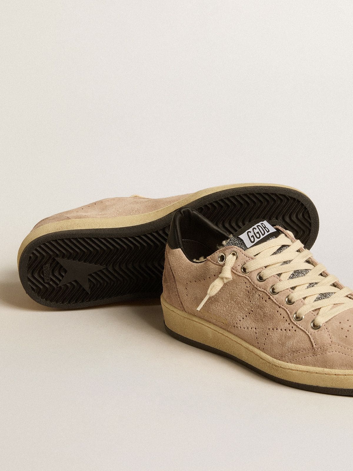 Golden Goose - 限定版 Ball Star レディース スエード（パウダーピンク） タン（スワロフスキークリスタル）＆ライニング（シアリング） in 