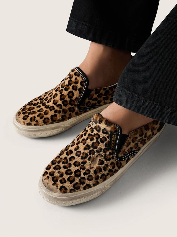 Golden Goose - Women's VCE Penstar in leopard-print pony skin with black leather heel tab in 