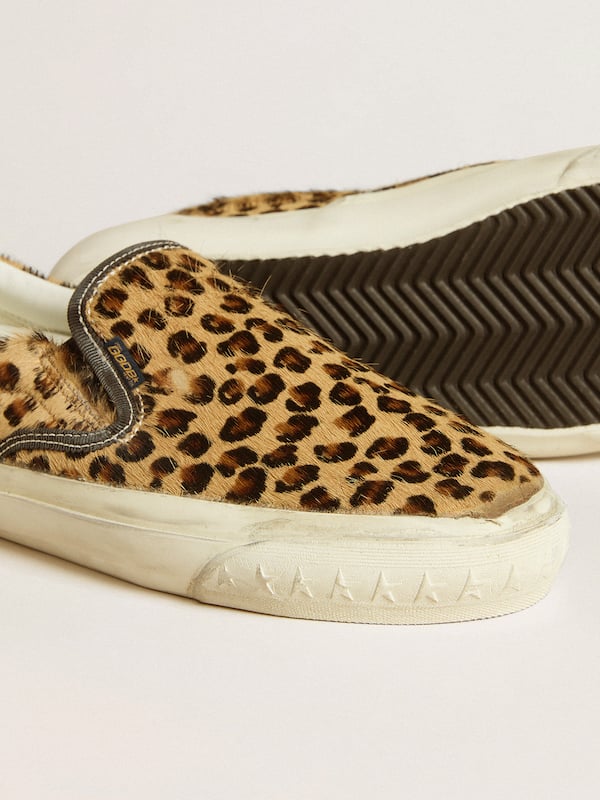 Golden Goose - Women's VCE Penstar in leopard-print pony skin with black leather heel tab in 