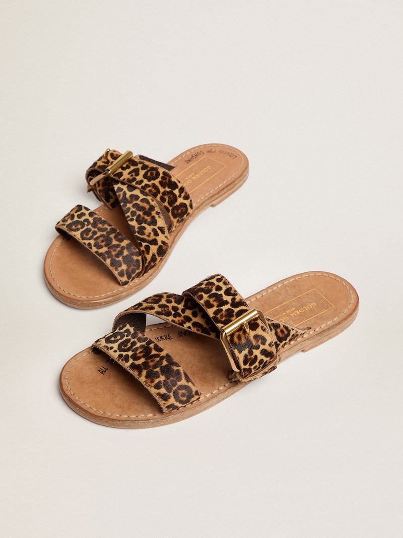 Golden Goose - Flache Damen-Sandale Margaret aus Cavallino-Leder mit Leo-Dessin in 
