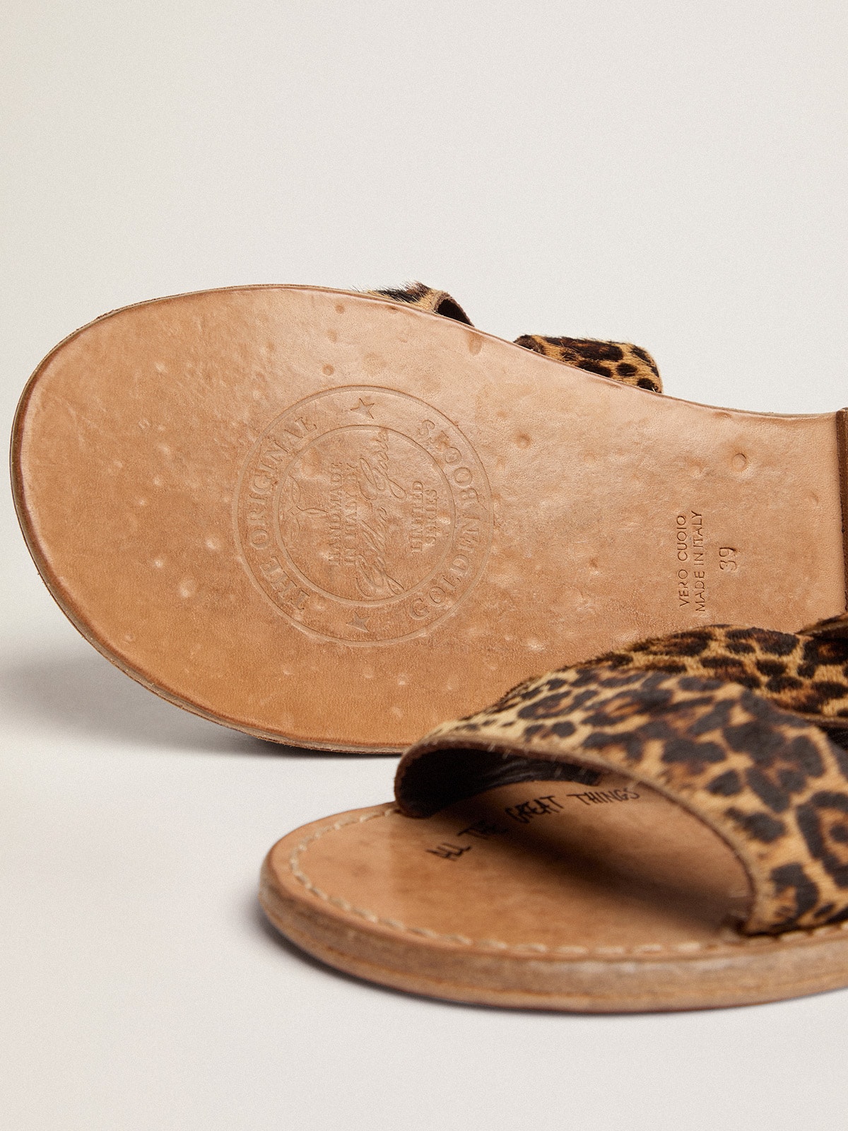 Golden Goose - Sandália rasteira Feminina de couro cavalinho com estampa de leopardo in 