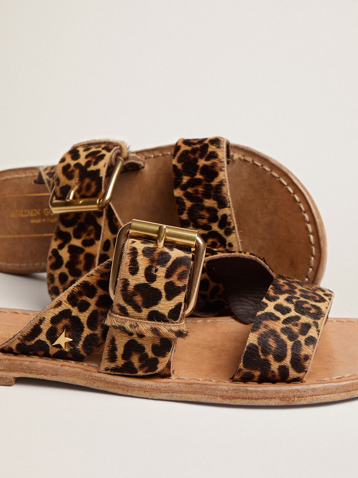 Golden Goose - Sandalias planas para mujer de piel de potro con estampado de leopardo in 