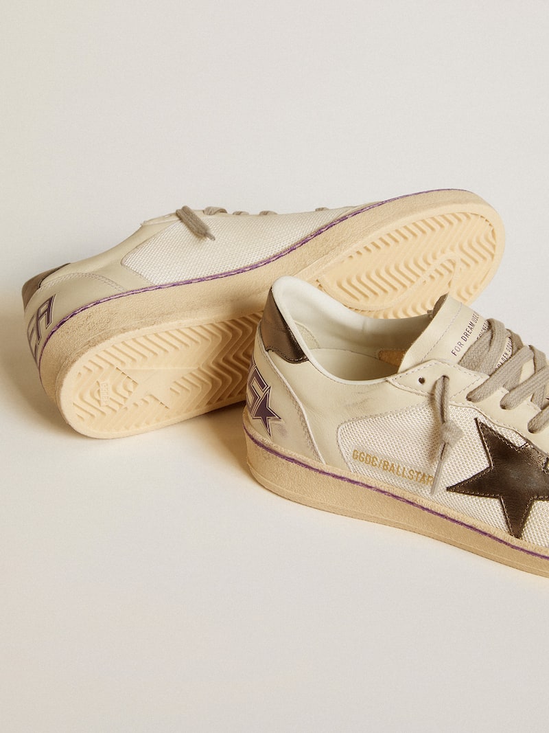 Golden Goose - Ball Star aus Mesh und Leder mit Stern und Ferse aus Metallic-Leder in 