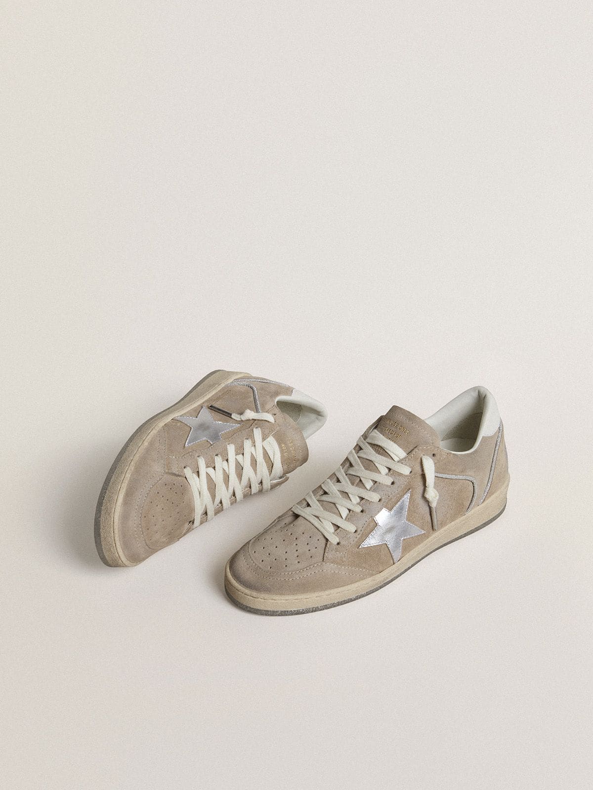 Ball Star LTD Damen aus beigem Rauleder mit silbernem Stern aus Metallic-Leder und weißer Lederferse