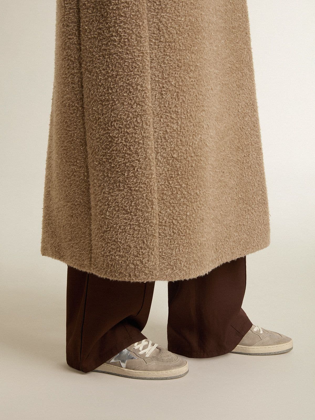 Golden Goose - Ball Star LTD Donna in suede beige con stella in pelle laminata argento e talloncino in pelle bianca in 