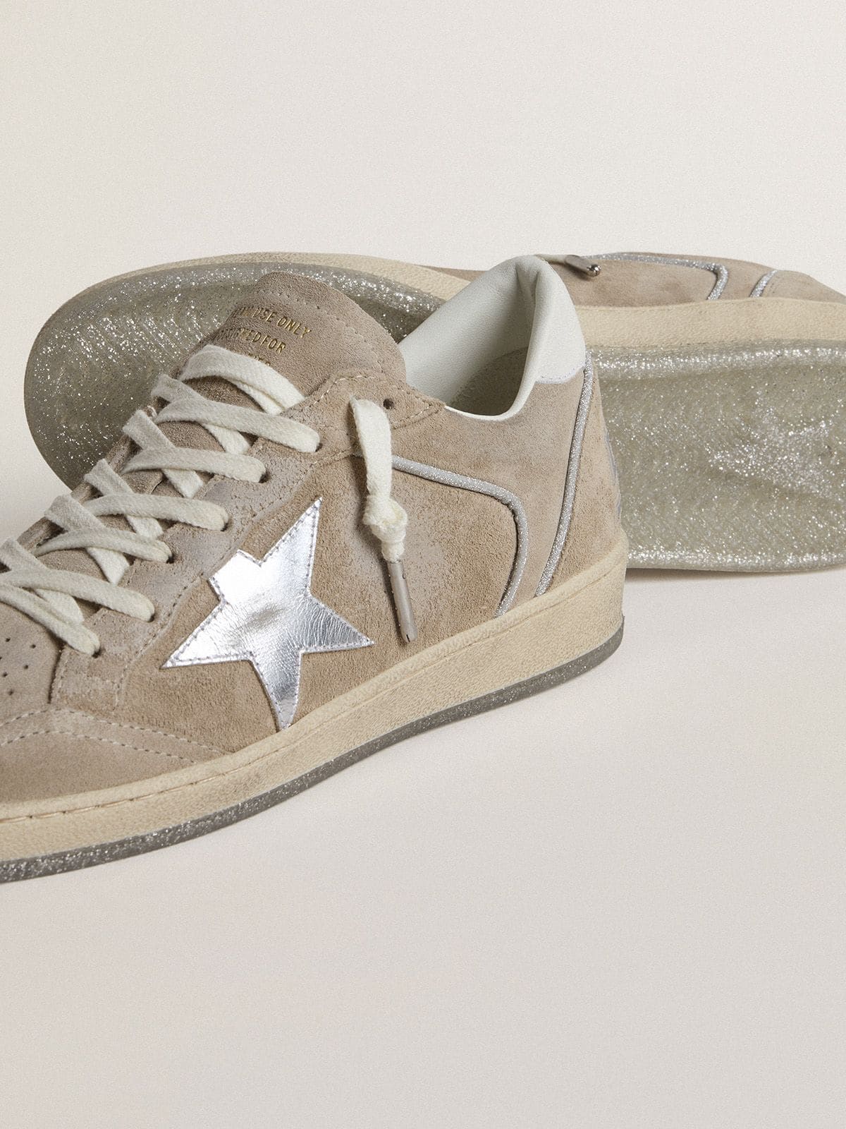 Golden Goose - Ball Star LTD Donna in suede beige con stella in pelle laminata argento e talloncino in pelle bianca in 