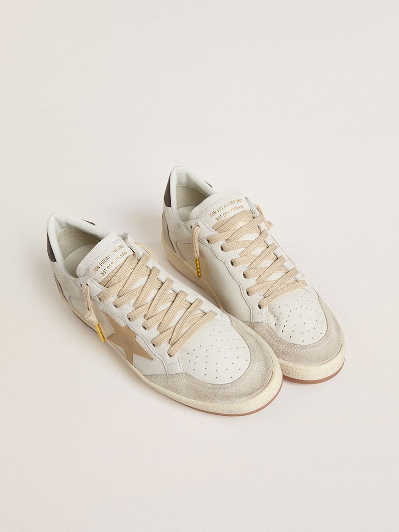 Golden Goose - Ball Star LTD f&uuml;r Damen mit beigem Stern und schwarzer Fersenpartie in 