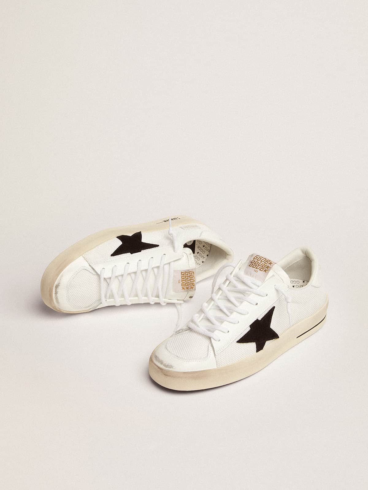 Golden Goose - Stardan avec empiècements en résille et cuir blancs et étoile en daim noir in 