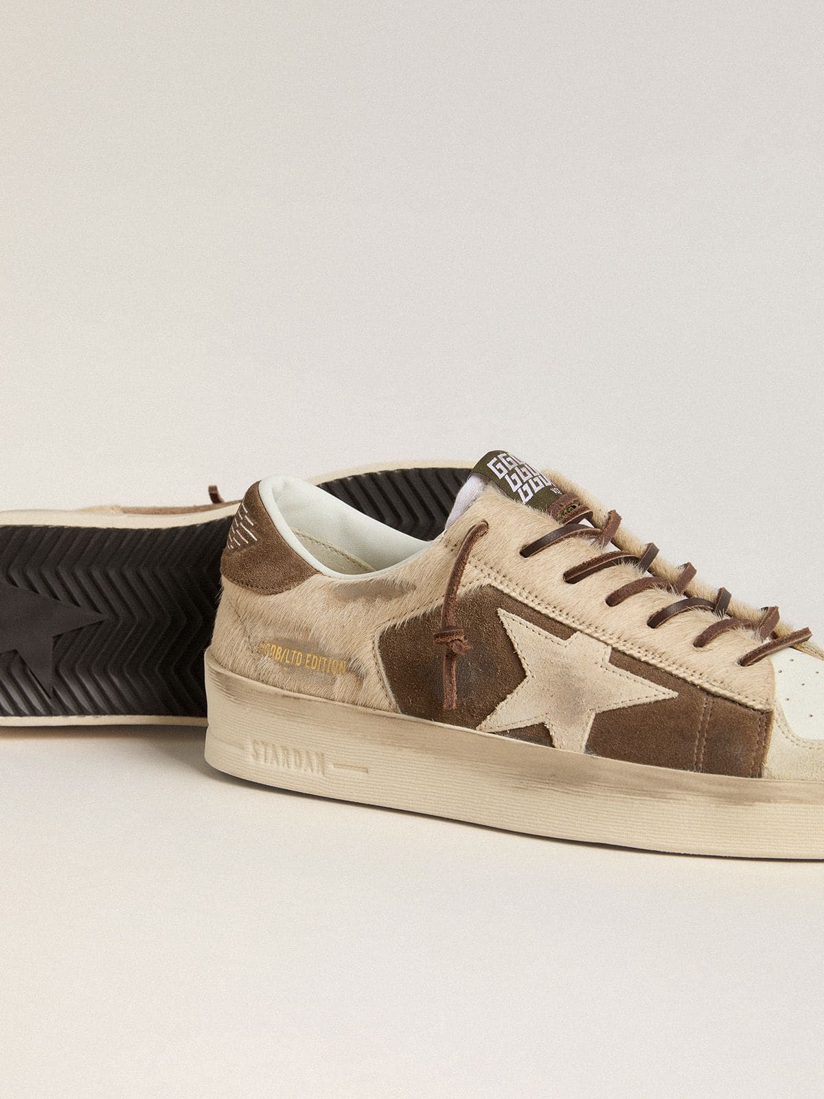 Golden Goose - Stardan pour femme en cuir velours vert militaire et cuir façon poulain beige avec étoile en cuir velours beige in 