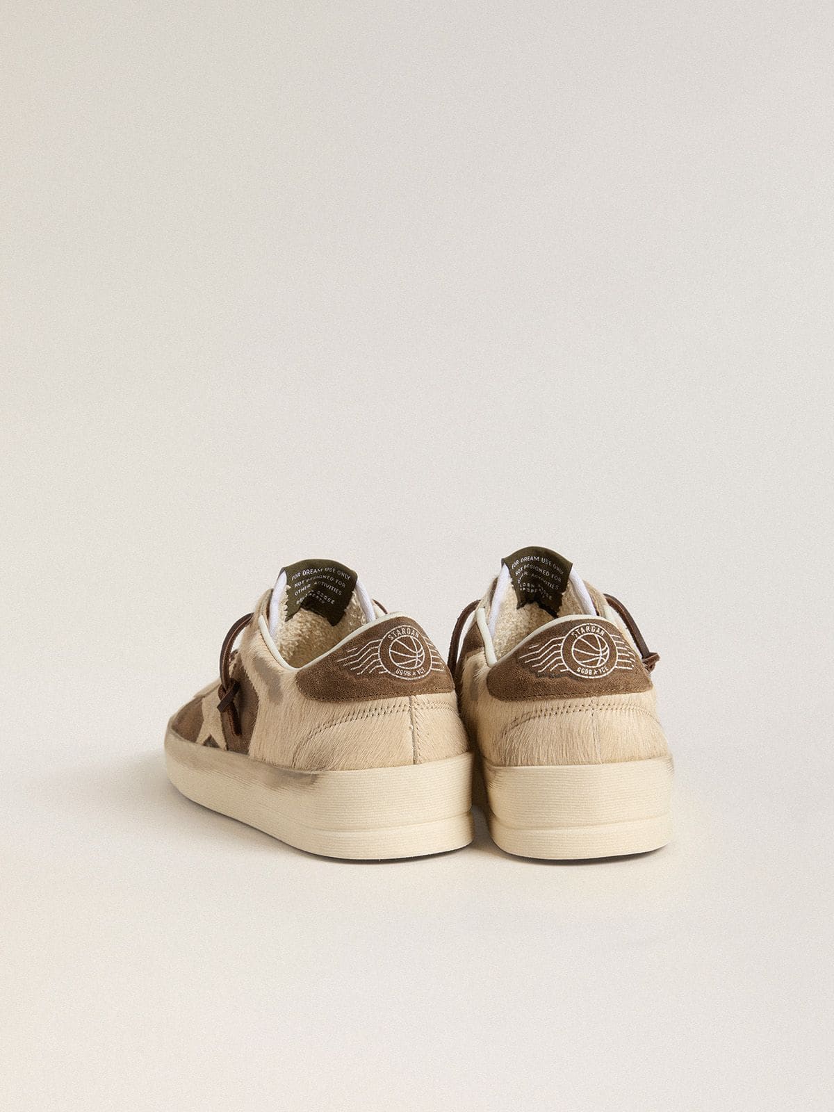 Golden Goose - Stardan pour femme en cuir velours vert militaire et cuir façon poulain beige avec étoile en cuir velours beige in 