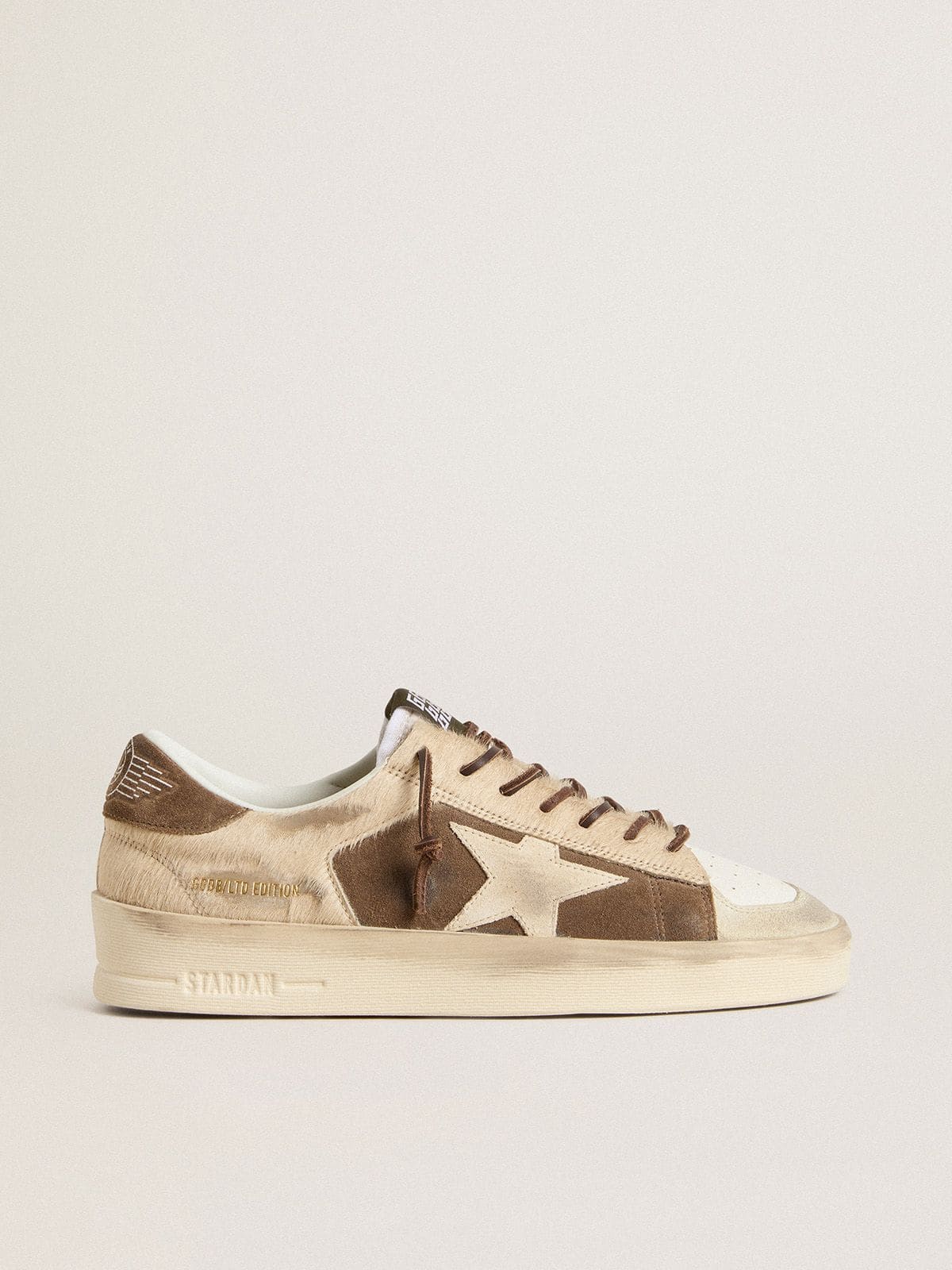 Golden Goose - Stardan pour femme en cuir velours vert militaire et cuir façon poulain beige avec étoile en cuir velours beige in 