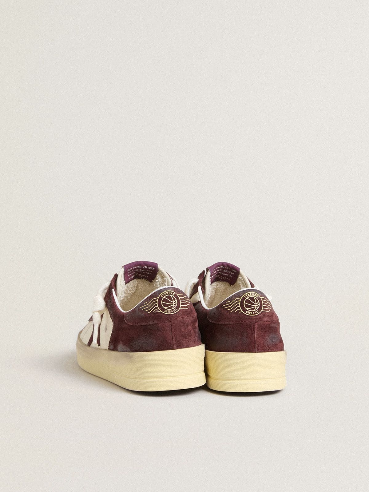 Golden Goose - Stardan pour femme en cuir nappa blanc avec étoile et contrefort en cuir velours bordeaux in 