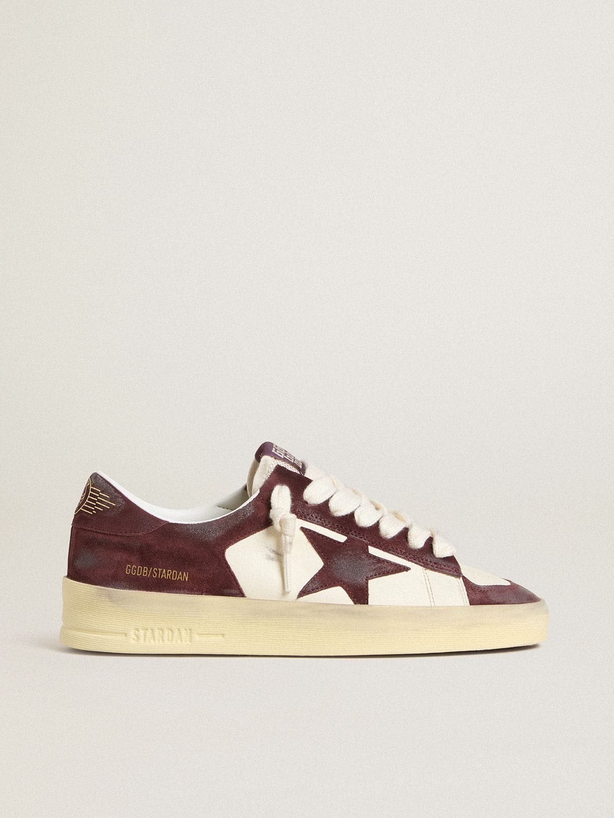 Golden Goose - Stardan pour femme en cuir nappa blanc avec étoile et contrefort en cuir velours bordeaux in 