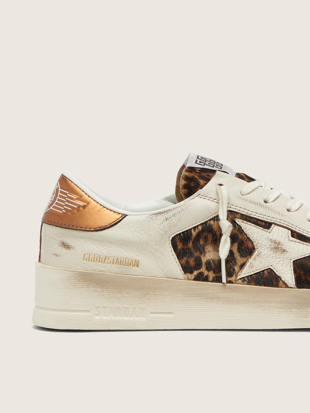 Golden Goose - Stardan feminino de couro branco e cavalinho com estampa de leopardo com estrela de couro branco in 