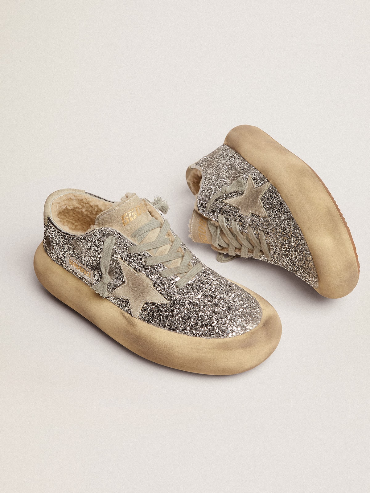 Golden Goose - Chaussures Space-Star à paillettes argentées avec doublure en shearling in 