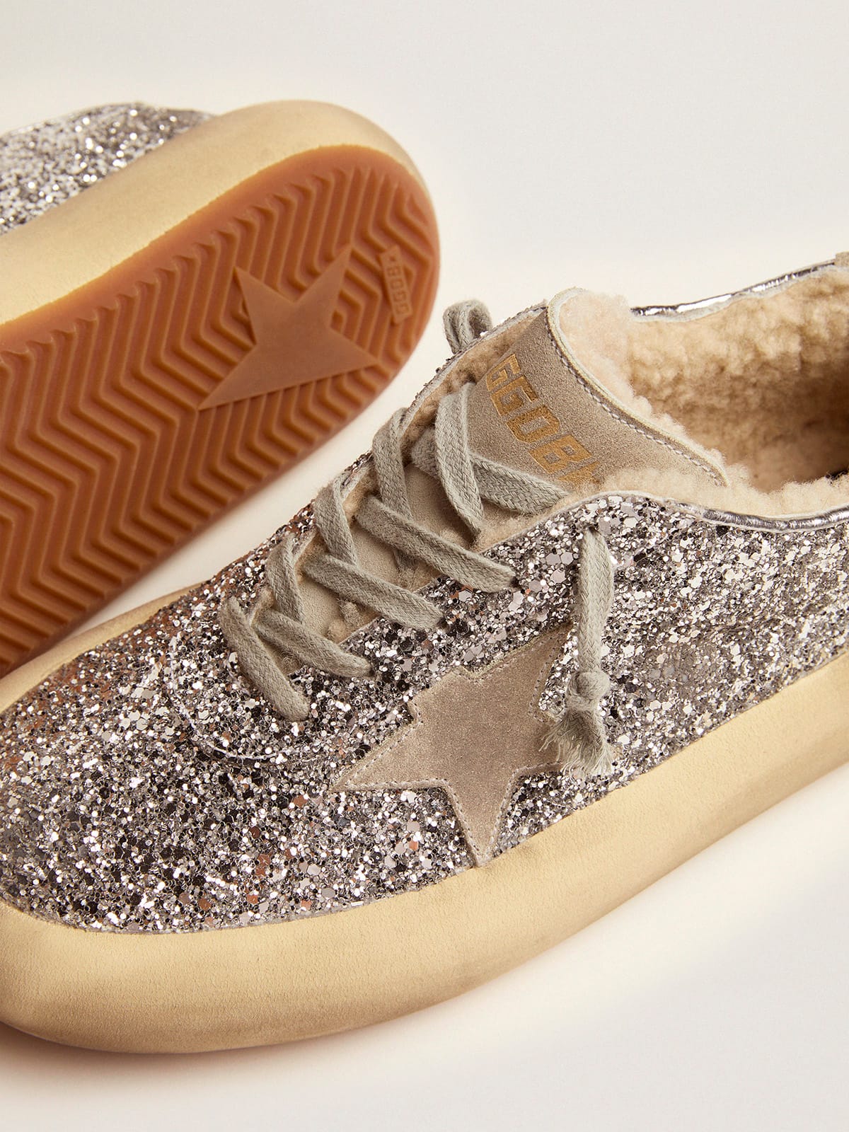 Golden Goose - Chaussures Space-Star à paillettes argentées avec doublure en shearling in 