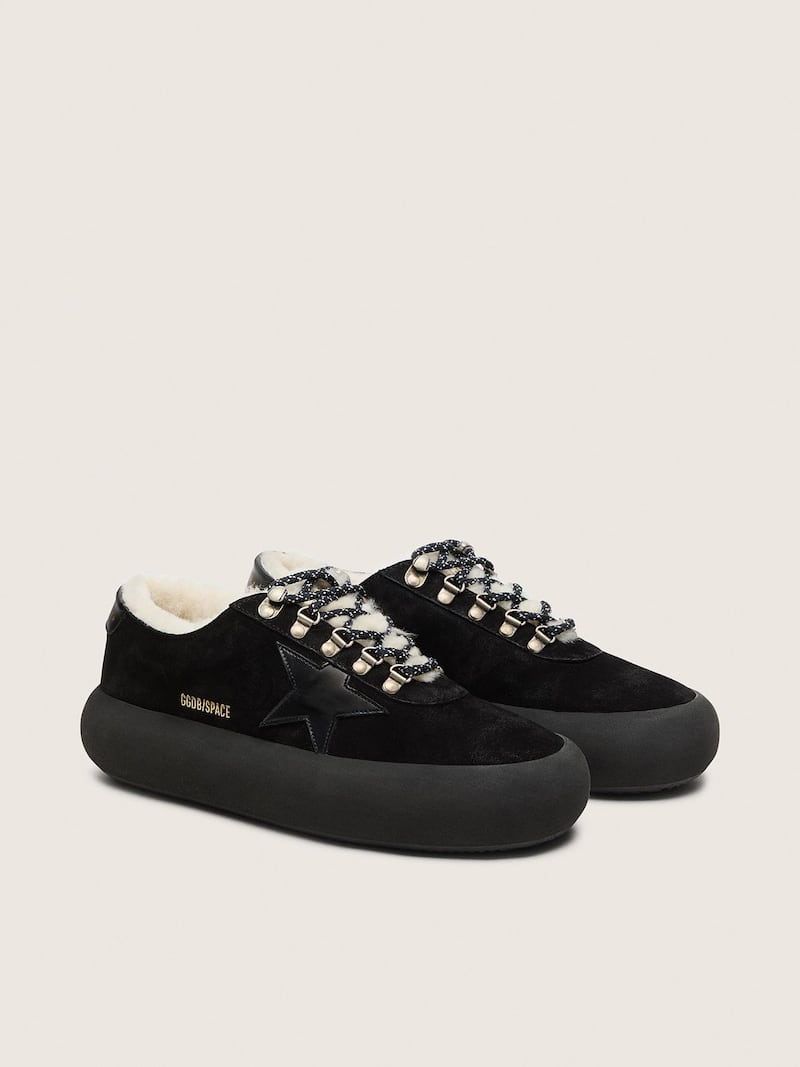 Golden Goose - Space-Star donna in suede nero con stella nera e fodera in shearling in 