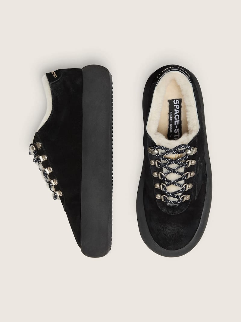 Golden Goose - Space-Star donna in suede nero con stella nera e fodera in shearling in 