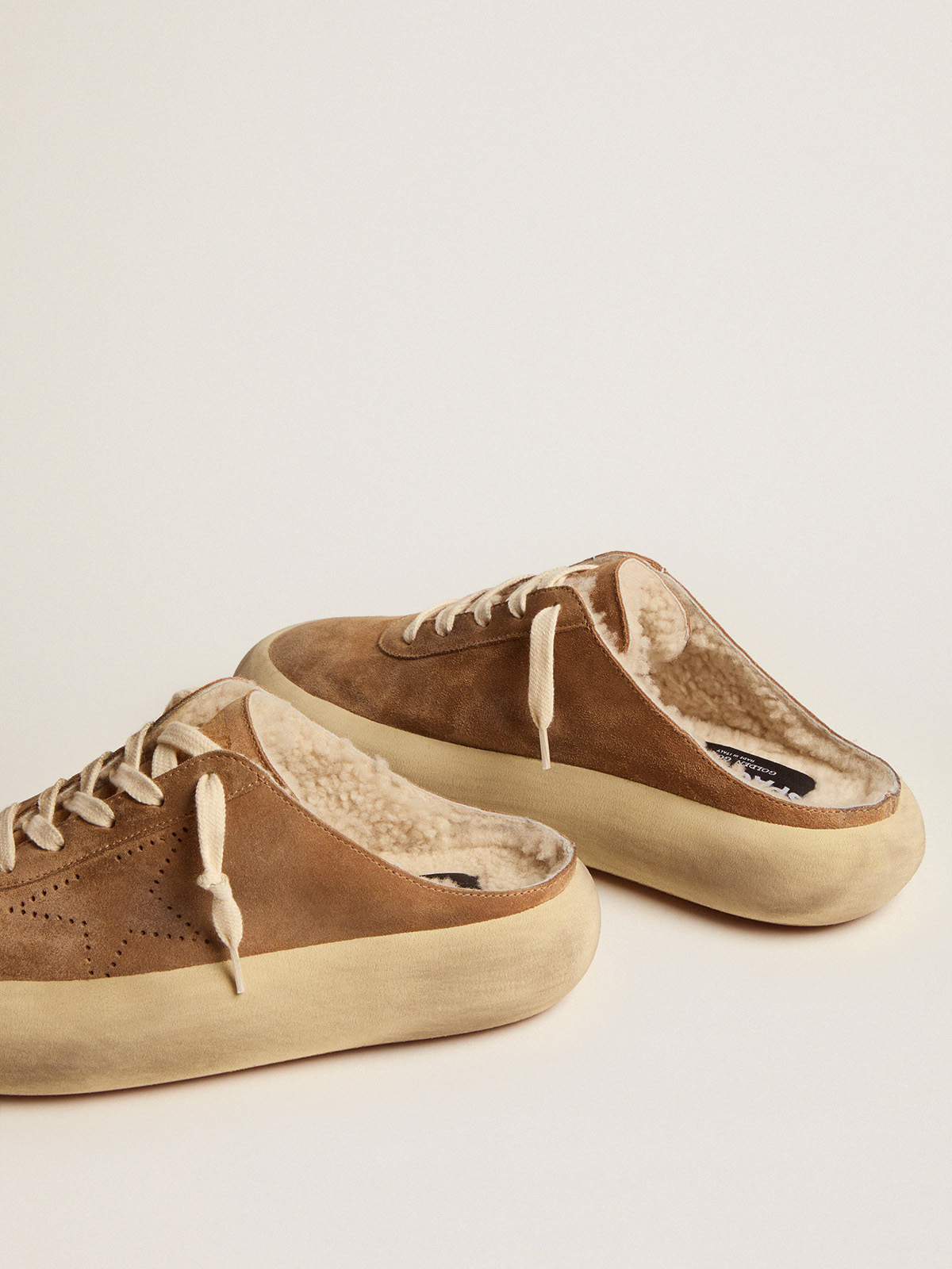 Golden Goose - Schuh Space-Star im Sabot-Design aus tabakbraunem Rauleder mit Shearlingfutter in