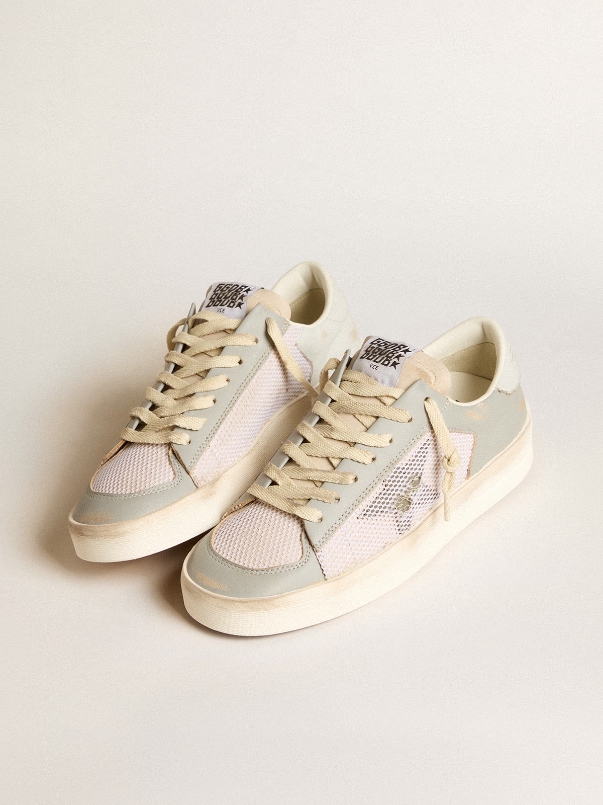 Golden Goose - Stardan de napa gris y malla blanca con estrella de piel gris in 