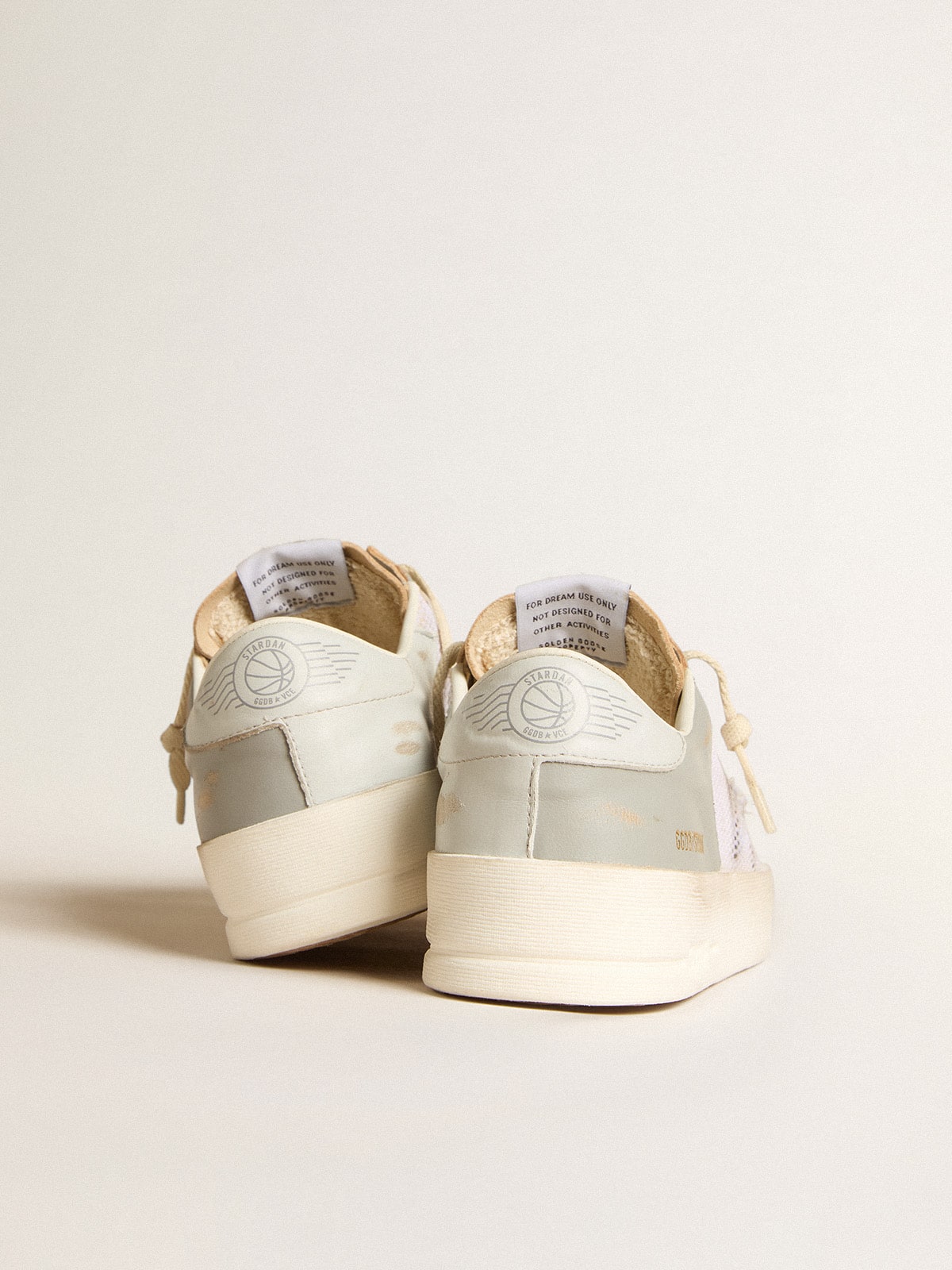 Golden Goose - Stardan de napa gris y malla blanca con estrella de piel gris in 