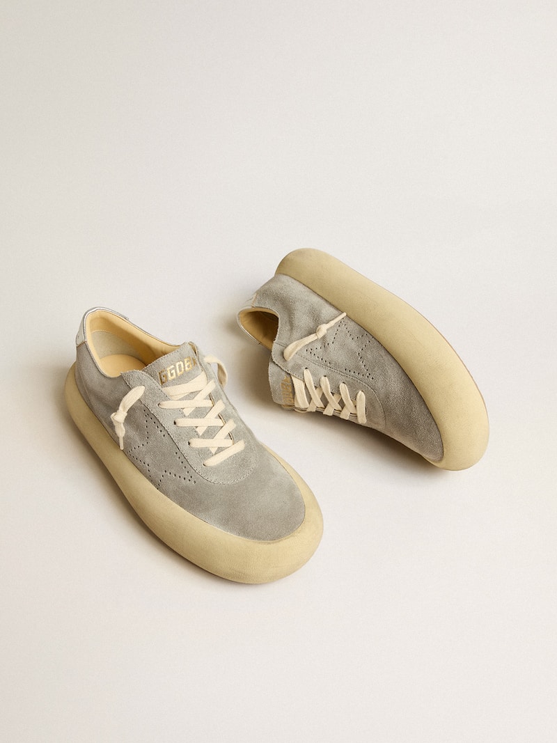 Golden Goose - Scarpe Space-Star Donna in suede ghiaccio con stella traforata in 