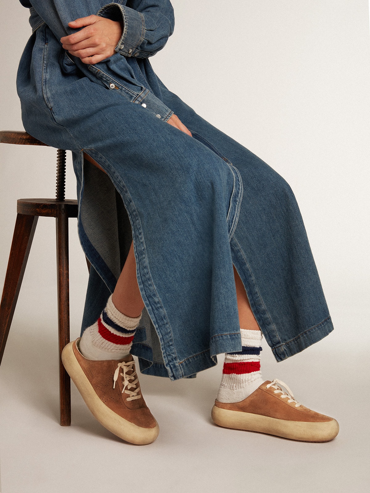 Golden Goose - Mules Space-Star femme en daim couleur tabac avec étoile ajourée in 