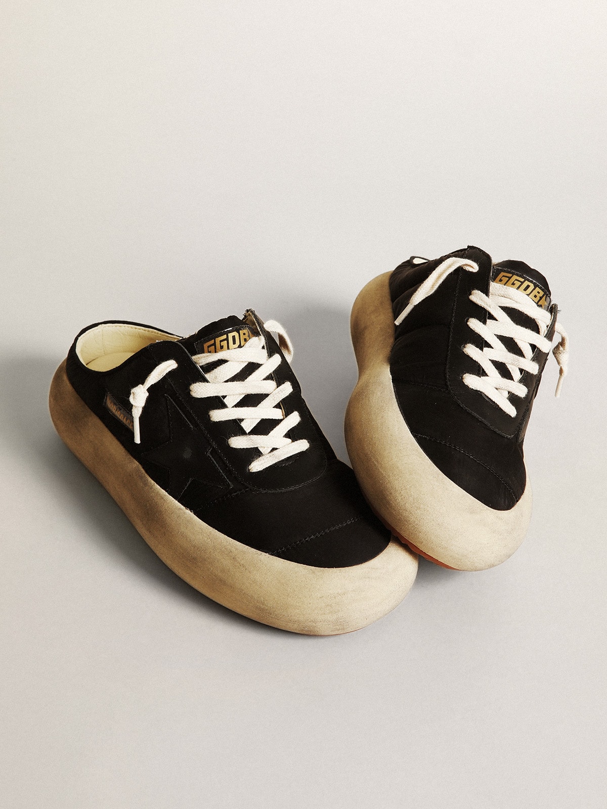 Golden Goose - Space-Star Sabot Donna in nylon nero con stella in pelle nera in 