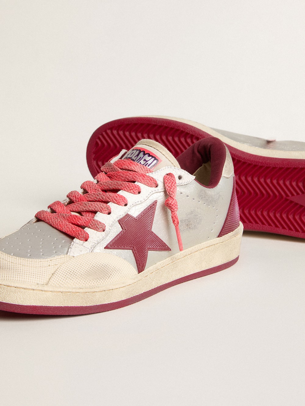 Golden Goose - Ball Star Pro Donna in pelle argento crackle con stella bordeaux in 