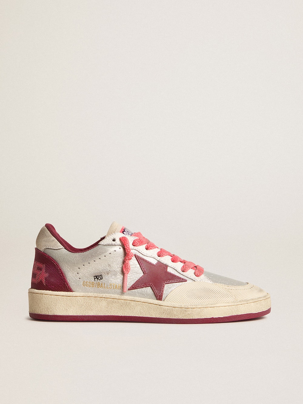 Golden Goose - Ball Star Pro Donna in pelle argento crackle con stella bordeaux in 