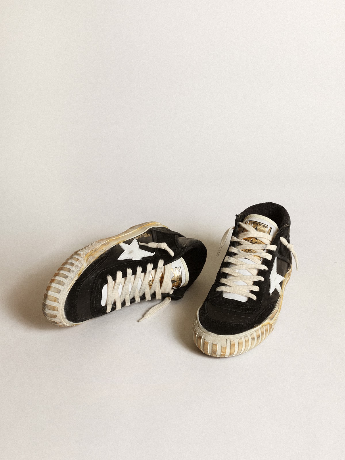 Golden Goose - Mid Star femme en nappa et daim noirs avec étoile en cuir blanc in 