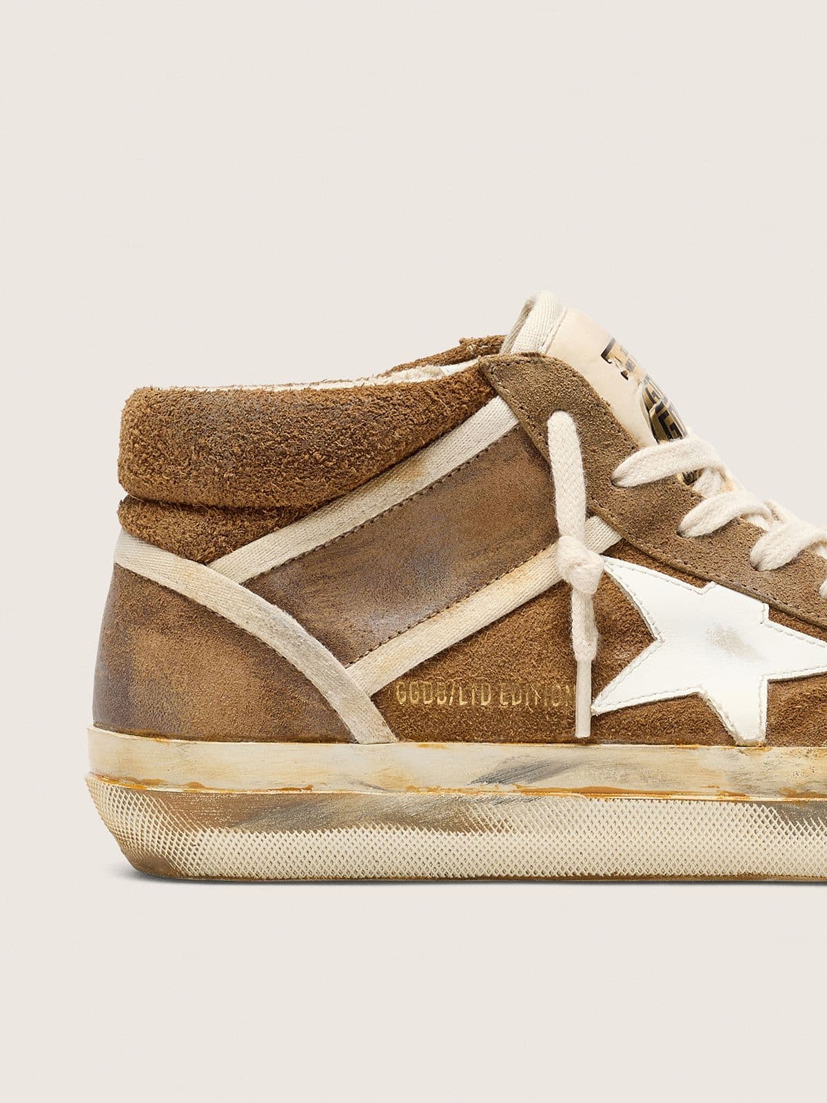 Golden Goose - Mid Star LAB Damen aus rostfarbenem Rauleder mit wei&szlig;em Lederstern in 