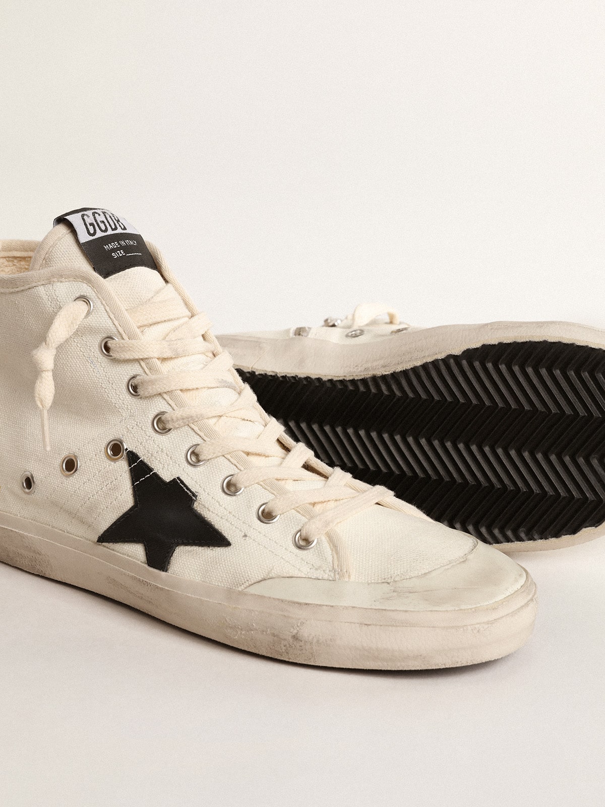 Golden Goose - Francy Penstar en toile avec étoile noire et surpiqûre rouge  in 