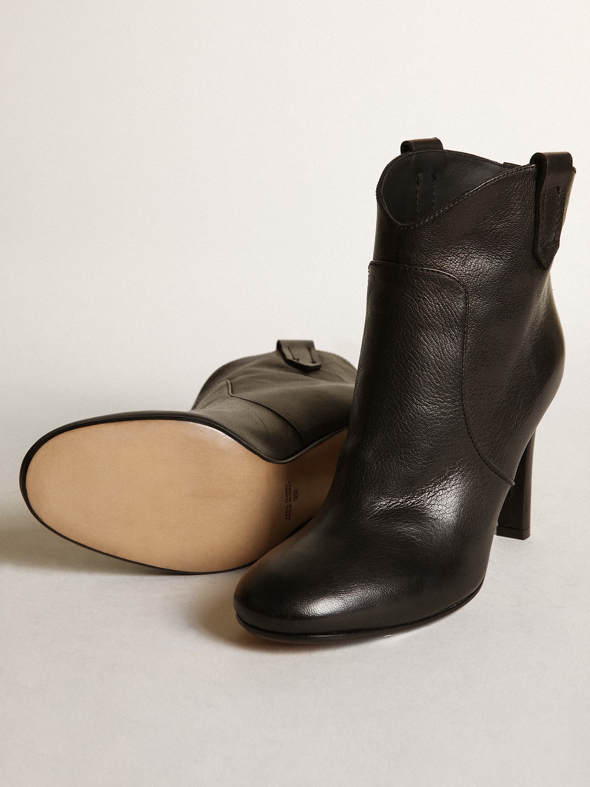 Golden Goose - Black leather Kelsey ankle boots in 