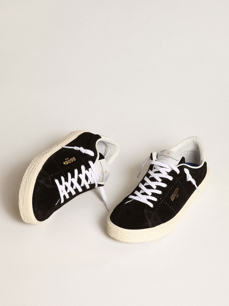 Golden Goose - Tennis pour femme en cuir velours noir avec empi&egrave;cement en cuir blanc in 